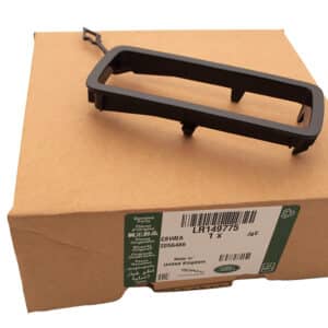 LR149775LR - FINISHER - BUMPER RH